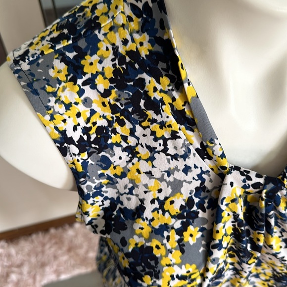 Jones Studio dressy tank - Picture 2 of 4